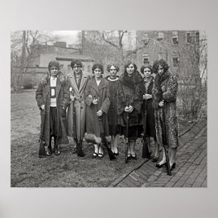 Meisjes Met Geweren, 1925. Oude Foto Poster