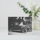 Meisjes op auto - oud zwart en wit Afbeelding - Br Briefkaart (Staand voorkant)