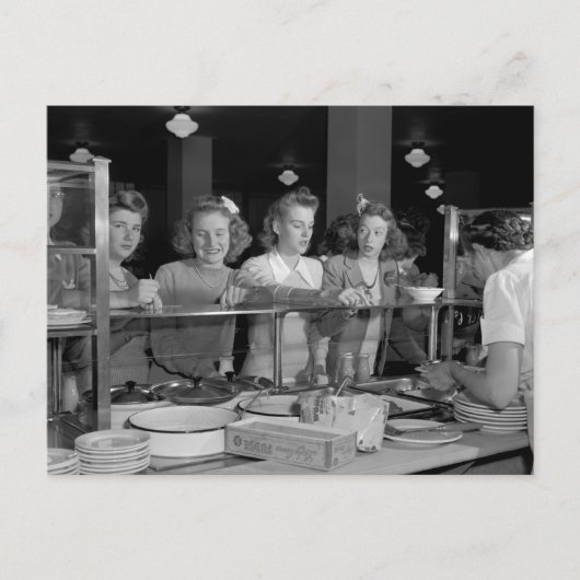 Meisjes van de middelbare school, jaren 1940 briefkaart (Voorkant)