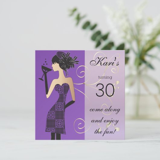 Meisjes verjaardag of vrijgezellenfeest in paars kaart (Staand voorkant)