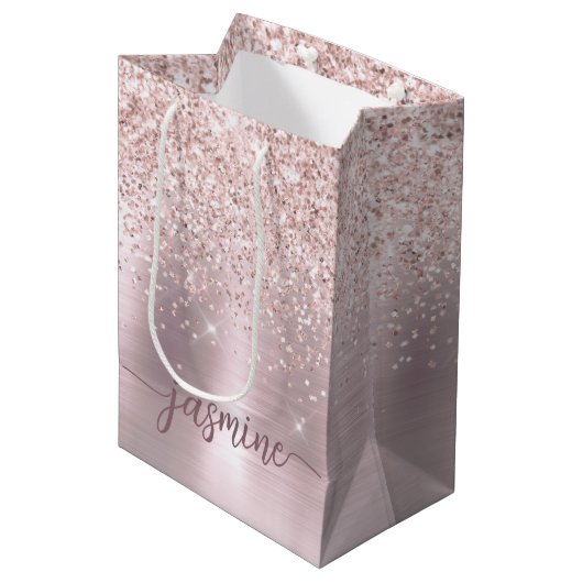 Meisjesachtige Roze Gouden Blush Glitter Monogram Medium Cadeauzakje (Voorkant Gekanteld)