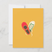 Meisjesachtige schoenen en sneakers geïllustreerde save the date (Achterkant)