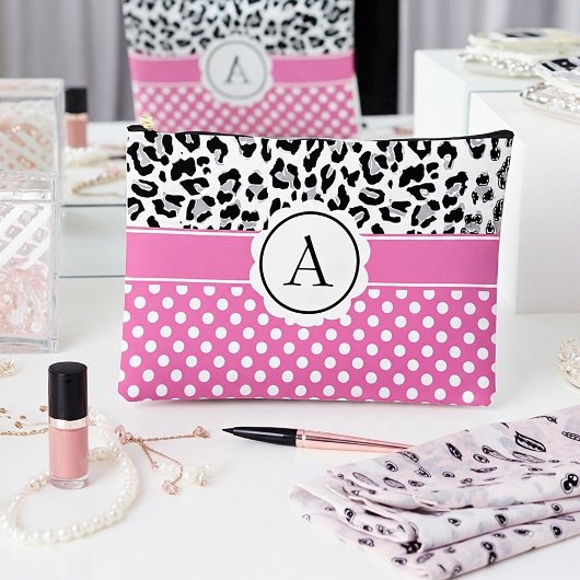 Meisjesachtige stippen en dierenprint monogram etui