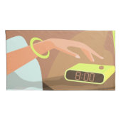 Meisjeshand die de alarmklok aandrukt kussensloop (Achterkant-Rechts)