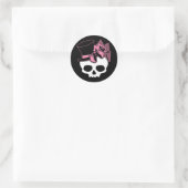 Meisjesschedel met Pet en roze romp Ronde Sticker (Tas)