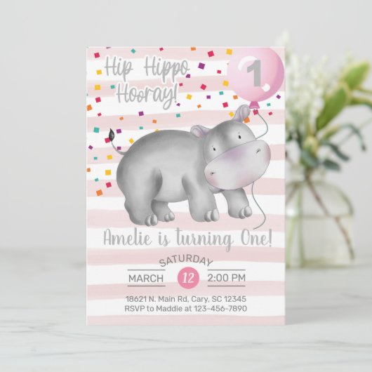 Meisroze hippo verjaardagsuitnodiging, uitnodiging (Staand voorkant)