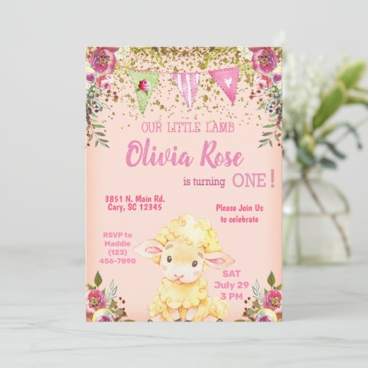 Meisroze lamsvlees 1e verjaardag uitnodiging. kaart (Staand voorkant)