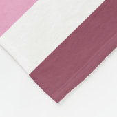 Meisroze rode horizontale strepen met naam fleece deken (Hoek)