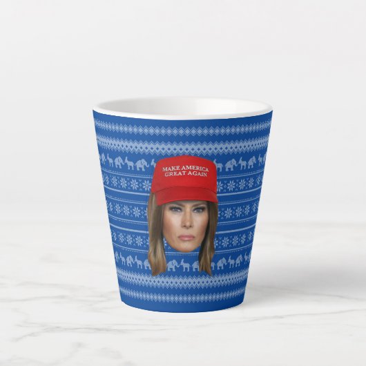 Melania Trump MAGA Kerstmis Latte Mok (Voorkant)