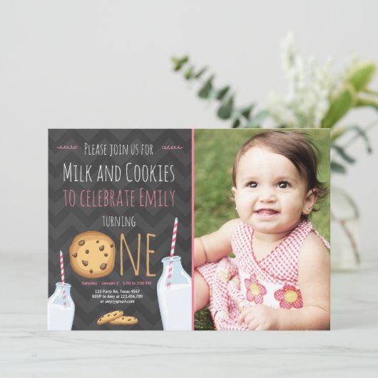 Melk en koekjes eerste verjaardag uitnodiging meis (Staand voorkant)