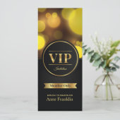 Membre VIP uniquement invitation à la fête d'anniv (Debout devant)