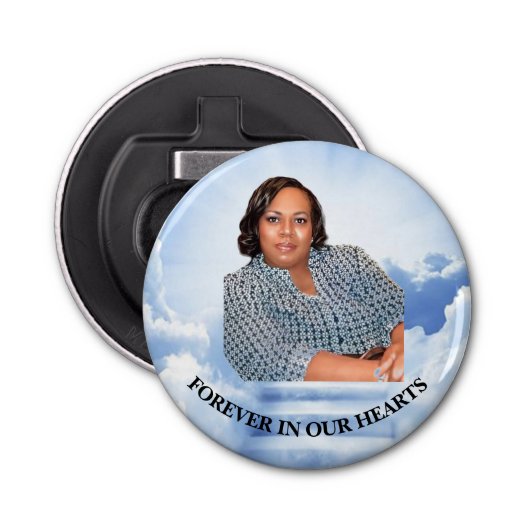 Memorial Button Flesopener (Voorkant)