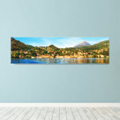 Menaggio aan het Comomeer, Italië. Canvas Afdruk (Insitu (Houten vloer))