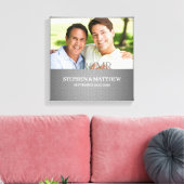 Meneer en meneer Twee Bruidegoms Zilveren Damast F Canvas Afdruk (Insitu (Woonkamer))