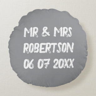 Meneer en mevrouw lichtgrijze vintage typografie rond kussen