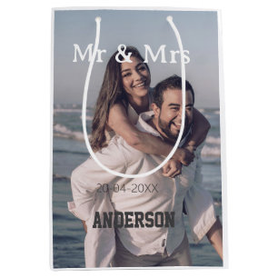 Meneer & Mevrouw voeg familienaam foto datum bruil Medium Cadeauzakje