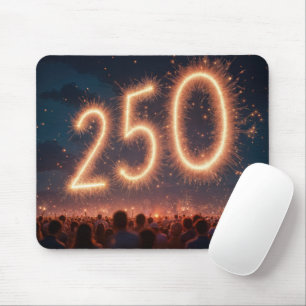 Menigte kijkt naar 250ste verjaardag vuurwerk muismat