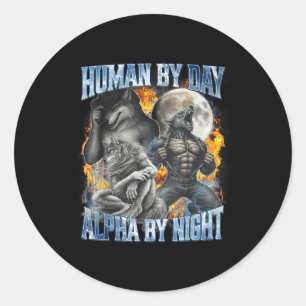 Mens door de dag Alpha door de nacht Cool Grappige Ronde Sticker