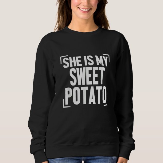 Mens She Is My Sweet Potato I Yam Couples Thanksgi Trui (Voorkant)