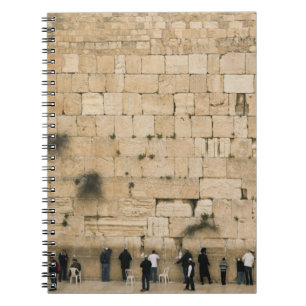 Mensen bidden bij de klaagmuur notitieboek