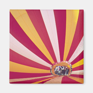 Mensen die een hete luchtballon vullen, Fort Colli Magneet