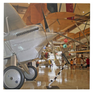 Mensen die het National Museum of Naval Aviation b Tegeltje