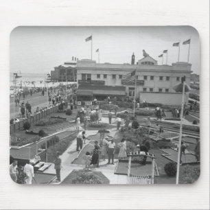 Mensen die mini golf-uitzicht-B&W spelen Muismat