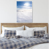 Mensen die over sneeuw lopen, IJsland Canvas Afdruk (Insitu (Slaapkamer))