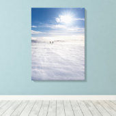 Mensen die over sneeuw lopen, IJsland Canvas Afdruk (Insitu (Houten vloer))