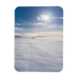 Mensen die over sneeuw lopen, IJsland Magneet