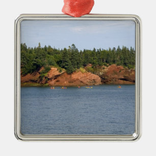 Mensen die zee-canoën in de Fundybaai bij St. Metalen Ornament