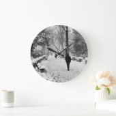 Mensen in het park op sneeuwwinterdag grote klok (Huis)