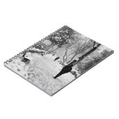 Mensen in het park op sneeuwwinterdag notitieboek (Linkerzijde)