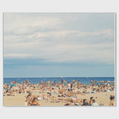 Mensen op het strand op bruin zand cadeaupapier (Vlak)