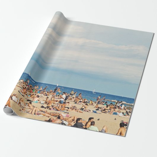 Mensen op het strand op bruin zand cadeaupapier (Uitgerold)