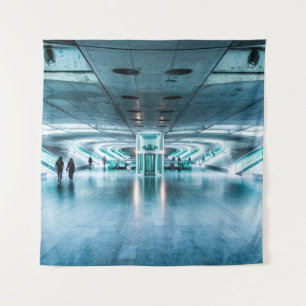 MENSEN WALEN OP TUNNEL WANDKLEED