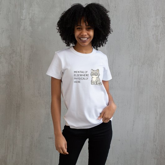 Mentally Elsewhere Physically Here Cat Design – Mi T-shirt