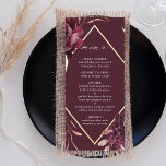 Menu Automne Romance Gold Frame Bourgogne Mariage<br><div class="desc">Ce menu mariage est composé d'une couronne de fleurs d'aquarelle de dahlias, de roses de jardin et de pivoines en rouge bordeaux, marron, rose vif sur les feuilles d'automne avec un cadre en faux diamant doré. Pour une personnalisation plus avancée de cette conception, cliquez sur le BOUTON OUTIL DESIGN BLEU....</div>