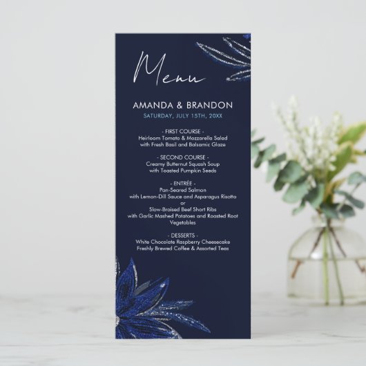 Menu Mariage floral bleu argenté et marine (Debout devant)