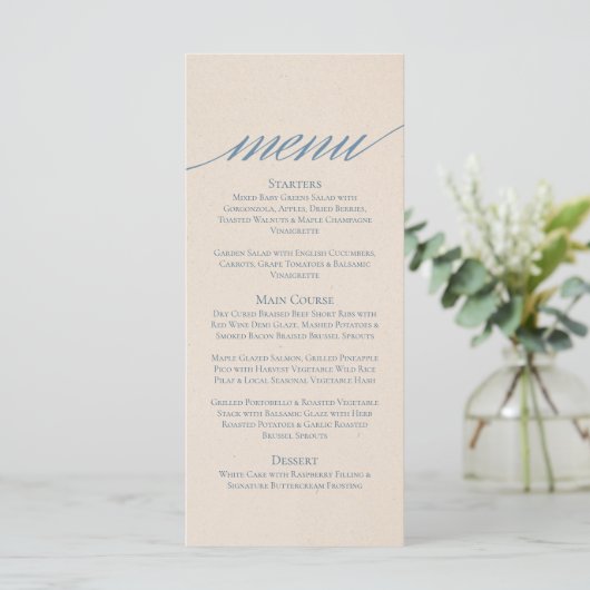 Menu Mariage Serif moderne en bleu Dusty (Debout devant)