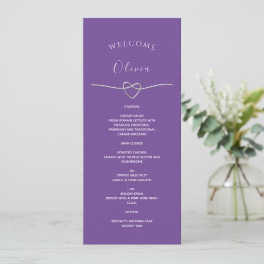 Menu Mariage violet avec nom et coeur argenté (Debout devant)