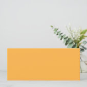 Menu un arrière - plan jaune avec un (Debout devant)