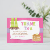 Merci de fête d'anniversaire de pyjamas et de (Debout devant)