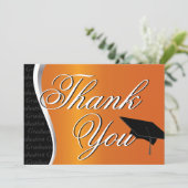 Merci de graduation orange et noir (Debout devant)