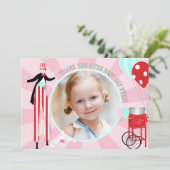 Merci de sucrerie de coton de marcheur d'échasse (Debout devant)