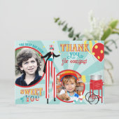 Merci de sucrerie de coton de marcheur d'échasse (Debout devant)