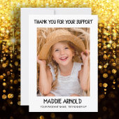 Merci du concours d'enfant moderne blanc