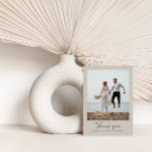 Merci Mariage moderne minimaliste gris script<br><div class="desc">Gris et blanc simple script contemporain mariage photo carte de remerciements. Un design moderne et élégant. Partie d'une suite.</div>