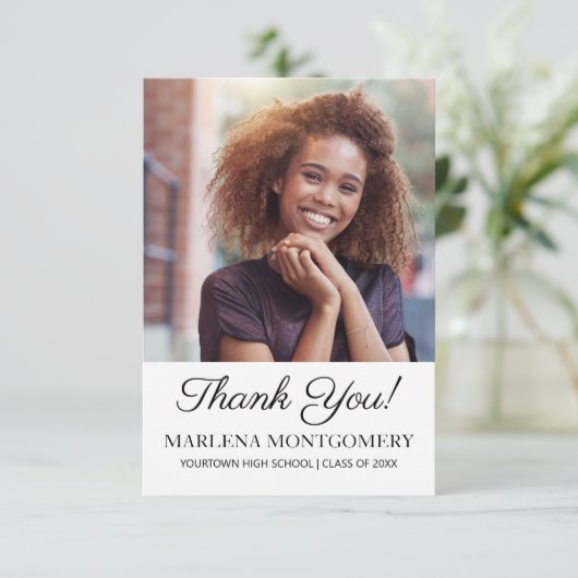 Merci photo de diplôme Élégant Script blanc (Debout devant)