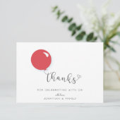 Merci pour le ballon rouge du premier anniversaire (Debout devant)